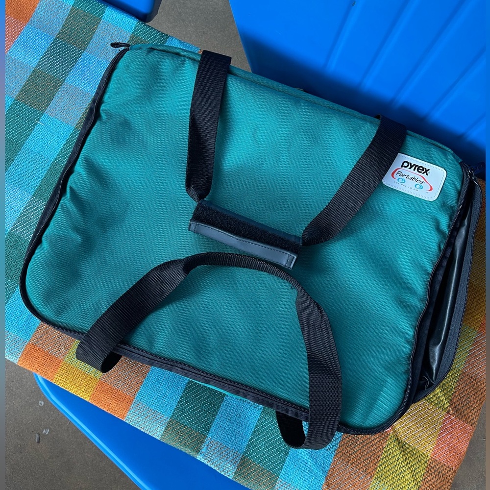 Pyrex Portables Hot/Cold Travel carrier